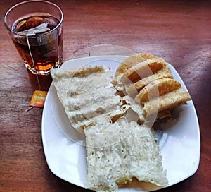 traditional dishes, bandros and tea