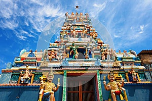 Tradicional hindi templo en carreteras 8000, 