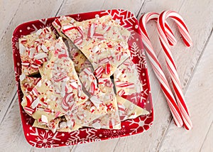 Traditional Holiday Chocolate Peppermint Bark