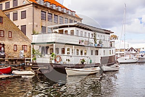 Traditional house boat