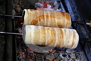 Traditional hungarian sweet spit cake name is kÃ¼rtÃ¶s kalÃ¡cs or kurtos