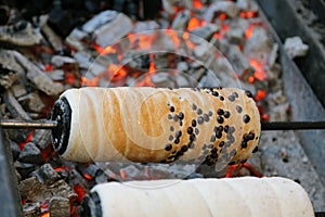 Traditional hungarian sweet spit cake name is kÃ¼rtÃ¶s kalÃ¡cs or kurtos