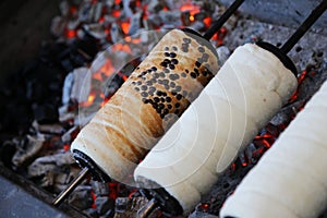 Traditional hungarian sweet spit cake name is kÃ¼rtÃ¶s kalÃ¡cs or kurtos