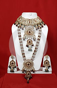 Traditional Indian bridal jewelery photo