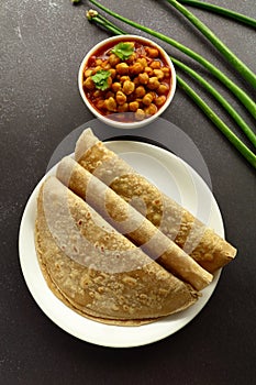 Traditional Indian street foods- chapatti and curries