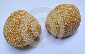 Traditional Indonesian cake is called onde onde.