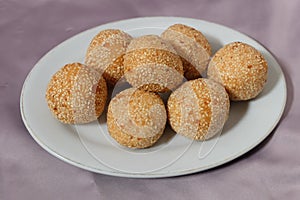 A traditional Indonesian snack commonly called Onde-Onde or jiandui