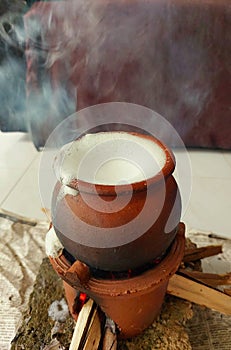 Traditional milk boiling in a claypot & x28;Kiri ithiraweema - meti muttiya& x29;