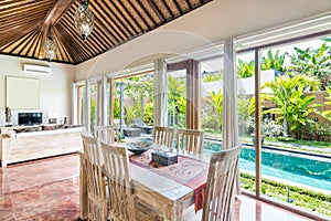 Traditional and modern dinning table design combined