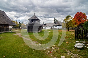 Tradičná stará architektúra v slovenskej obci Pribylina