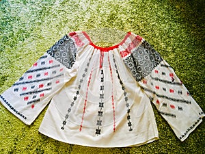 Traditional Romanian Blouse IE - hand made and hand sewn