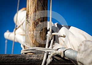 Traditional sailing mast and knot