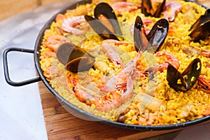 Tradiční španělština jídlo krevety a mušle 