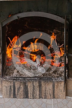 Traditional wood hoven