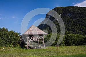 Traditional wooden double linked hayrack
