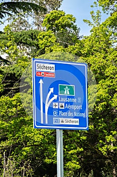 Traffic direction sign in Geneva