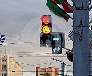 Traffic light with an additional section and cap visors with a smile pattern