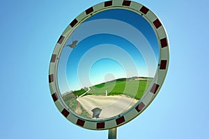 Traffic safety mirror