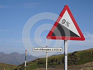 Traffic sign - descent photo