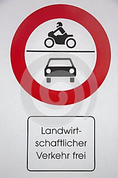 Traffic sign with the German text `Landwirtschaftlicher Verkehr frei`