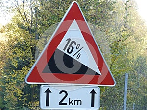 Traffic sign gradient 16%, steep