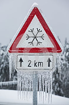 Traffic sign for icy road