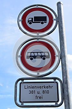 traffic sign, no truck, no buses