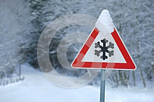 Traffic sign warns of snow