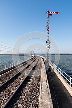 The traffic signal pole on the curved concrete bridge