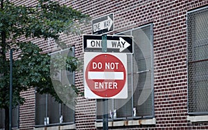 Traffic signs indicating the one way direction and telling do not enter on that street.