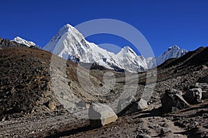 Trail leading towards Everest base camp and mount Pumori