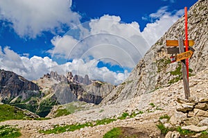 Marciapiede aggiustare sul dolomiti 