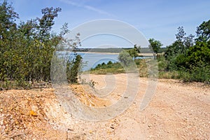 Trail to Albufeira da Barragem de Campilhas lake