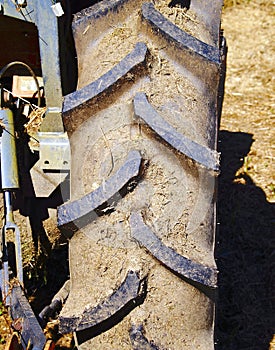 Trailer car tire with soil