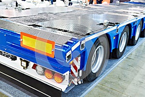 Trailer and semitrailer for transportation