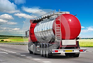 The trailer transports cars on the highway