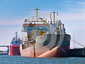 Trailing suction hopper dredger