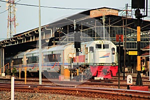 the train depart from Semarang