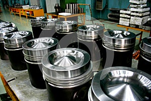 Train diesel engine pistons