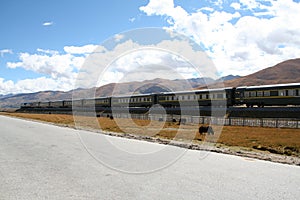 train passing through lhasa tibet