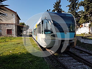 Il treno stazione grecia attesa 