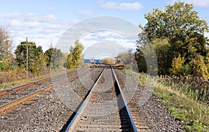 Il treno brani bordi secondo alberi 