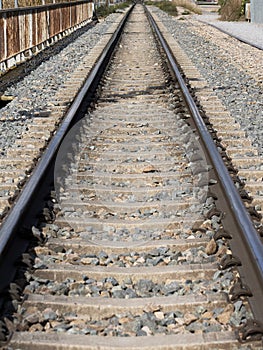 Train tracks to infinity, metal