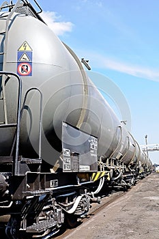 Train wagons for liquid transport