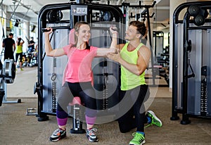 Trainer explaining how to use training machine