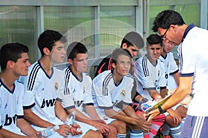 The trainer explains the players the game plan