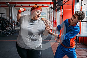 Trainer takes hotdog at fat woman, motivation