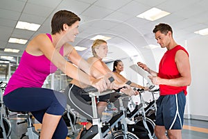 Trainer talking with his spin class