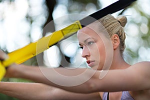 Training with fitness straps outdoors.