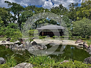 Tranquil Retreat: Kenroku-en\'s Zen Oasis, Kanazawa, Ishikawa, Japan